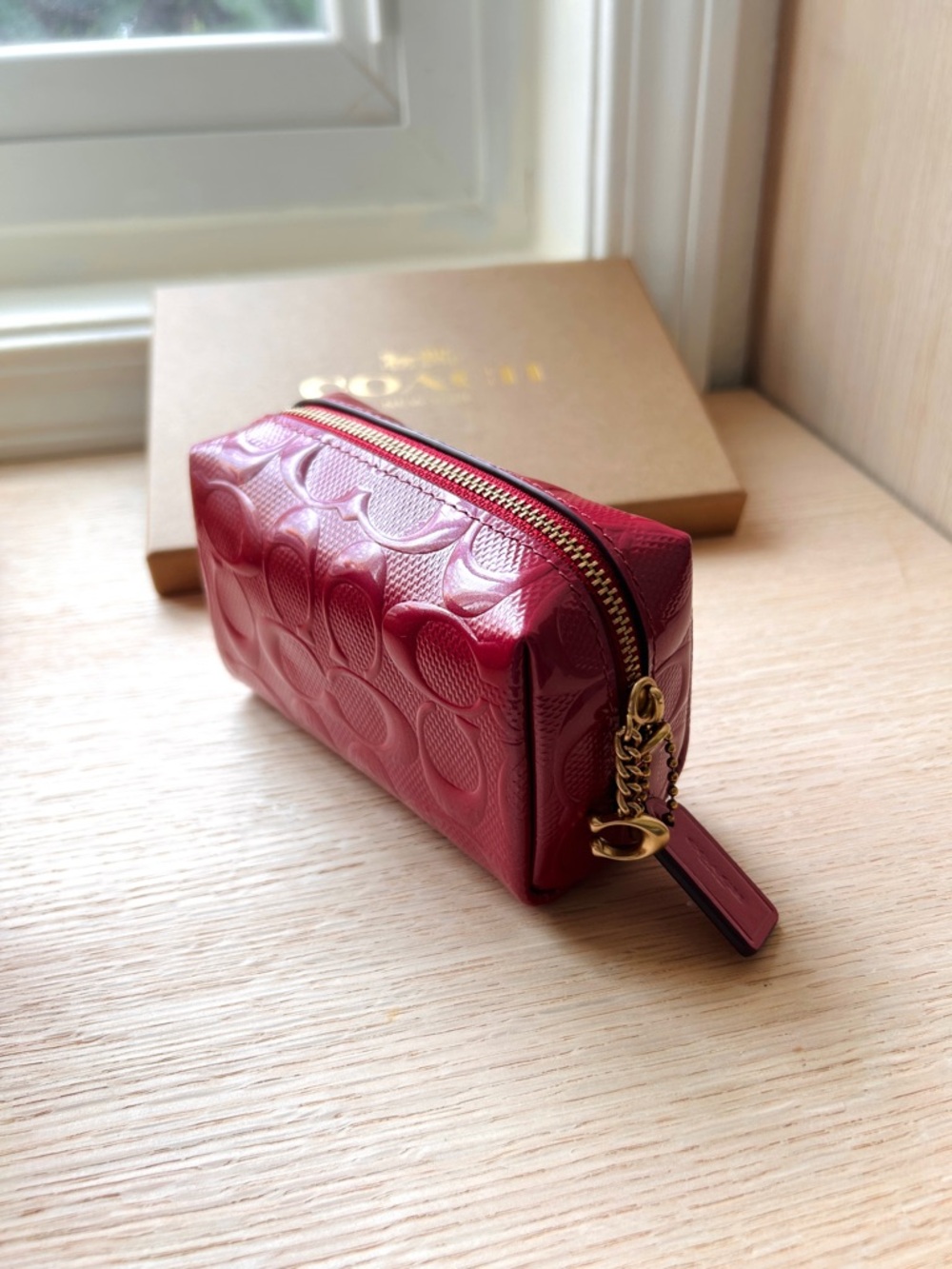 NWT🎁Coach Boxed Essential Mini Patent Signature Cosmetic Pouch CCD43B Enamel Red - Picture 4 of 7